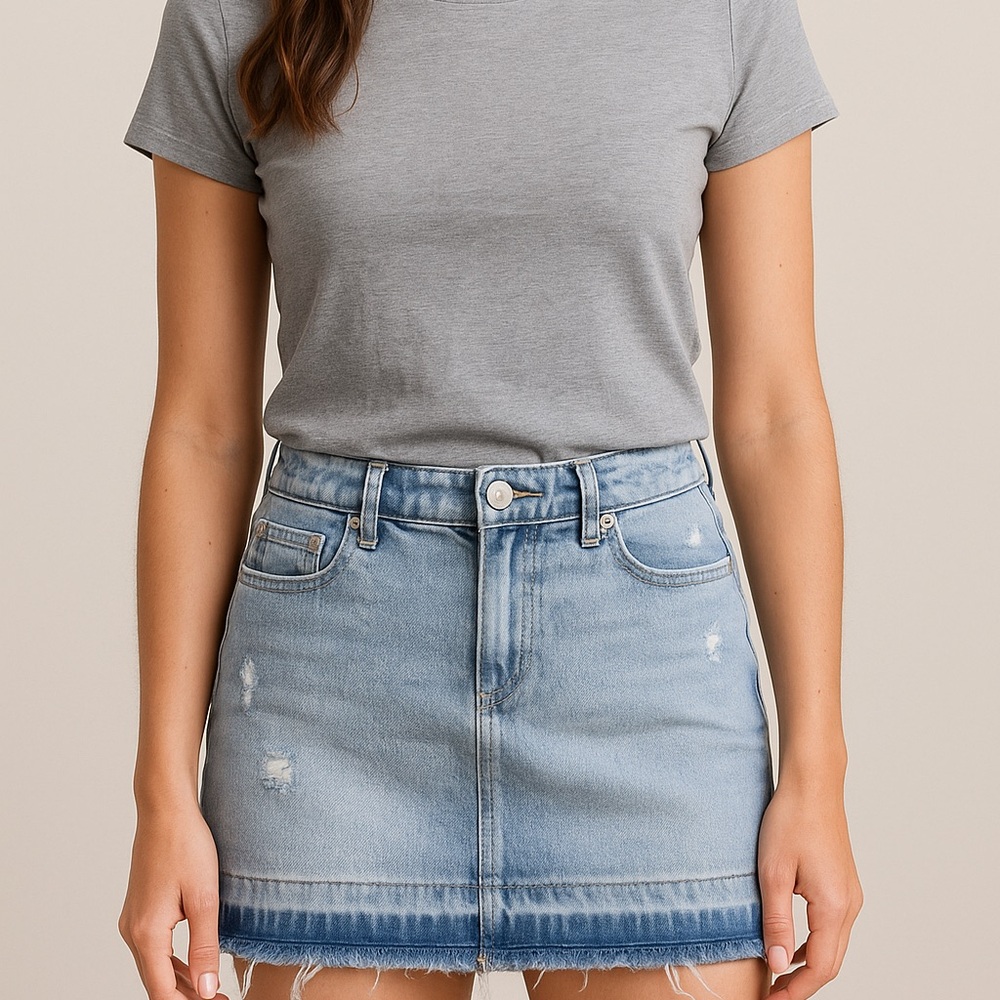 SO Wear It Declare It Distressed Denim Mini Skirt Women’s Size 5